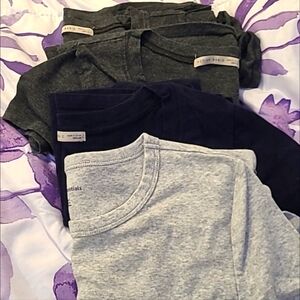 Amazon Essentials Heather Gray, Dark Gray (2) and Deep Navy Blue T-Shirts-4 Pack